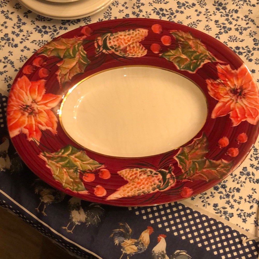 Disegno by Varm Deep Oval Platter Red Border/ Poinsettias&Holly, Gold Bands